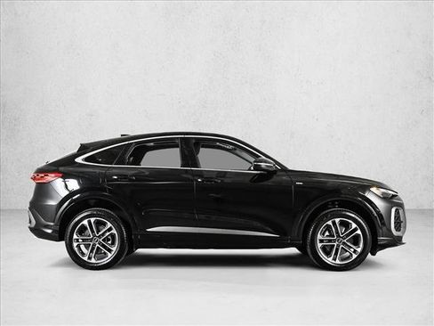Certified 2025 Audi Q5 Premium w/ Convenience Package AWD/4WD image 4
