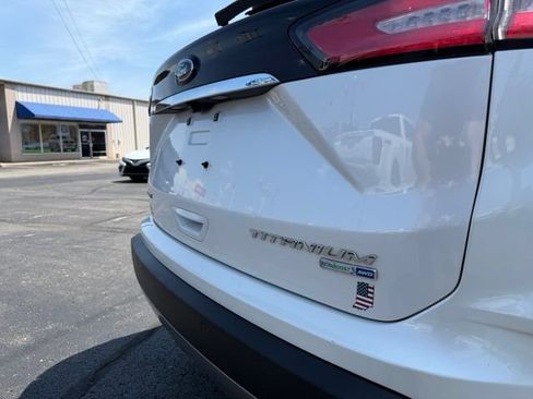 Used 2019 Ford Edge Titanium w/ Cold Weather Package AWD/4WD image 11