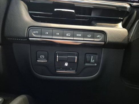 Used 2024 Cadillac Escalade Premium Luxury w/ Performance Package AWD/4WD image 18