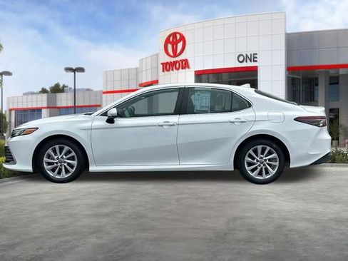 Certified 2022 Toyota Camry LE FWD image 9
