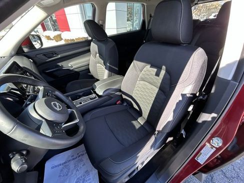 Used 2024 Nissan Pathfinder SV w/ Black Appearance Package AWD/4WD image 15