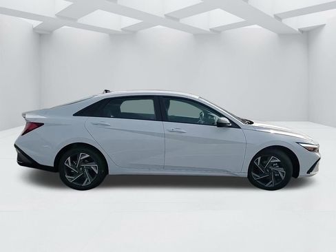 New 2025 Hyundai Elantra SEL image 4