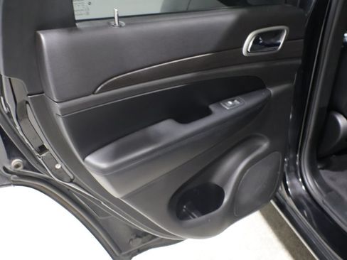 Used 2018 Jeep Grand Cherokee Altitude AWD/4WD image 20