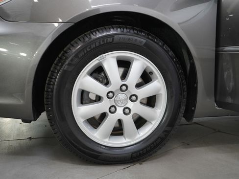 Used 2004 Toyota Camry XLE FWD image 26