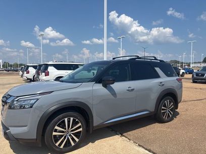 New 2025 Nissan Pathfinder Platinum w/ Cargo Package