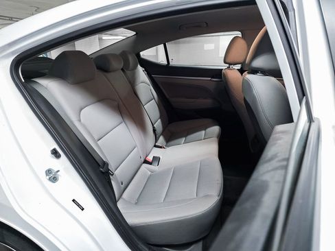 Used 2017 Hyundai Elantra SE image 34