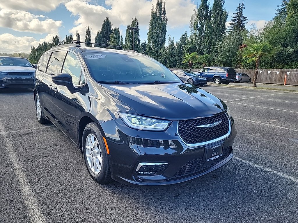 Used 2022 Chrysler Pacifica Touring-L FWD image 6
