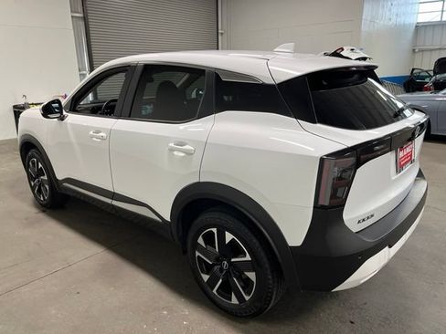 Used 2025 Nissan Kicks SV AWD/4WD image 5