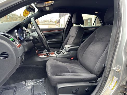 Used 2012 Chrysler 300 RWD image 17