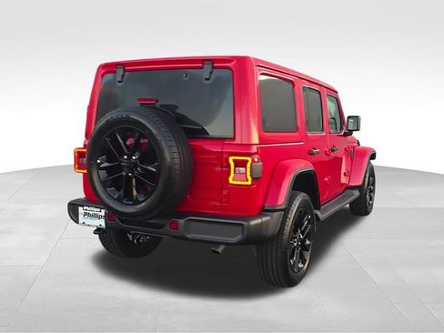 Used 2025 Jeep Wrangler Unlimited Sahara AWD/4WD image 4