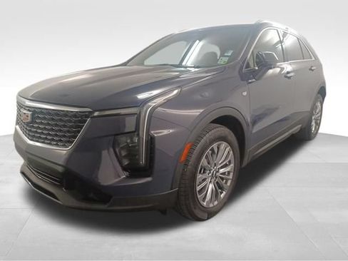 Used 2025 Cadillac XT4 Premium Luxury w/ Technology Package FWD image 3