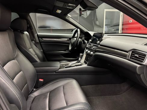 Used 2018 Honda Accord Sport image 29