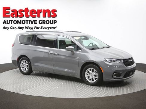 Used 2022 Chrysler Pacifica Touring-L image 49