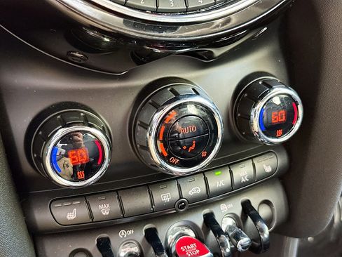 Used 2020 MINI Cooper 4-Door Hardtop w/ Storage Package image 15