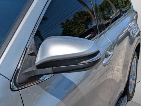 Used 2017 Toyota Highlander Limited image 31