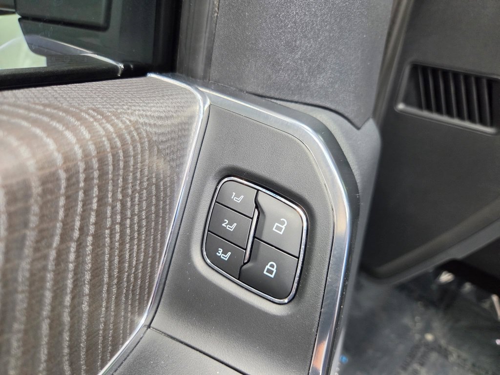 Used 2025 Ford F250 Platinum w/ Tremor Off-Road Package AWD/4WD image 29
