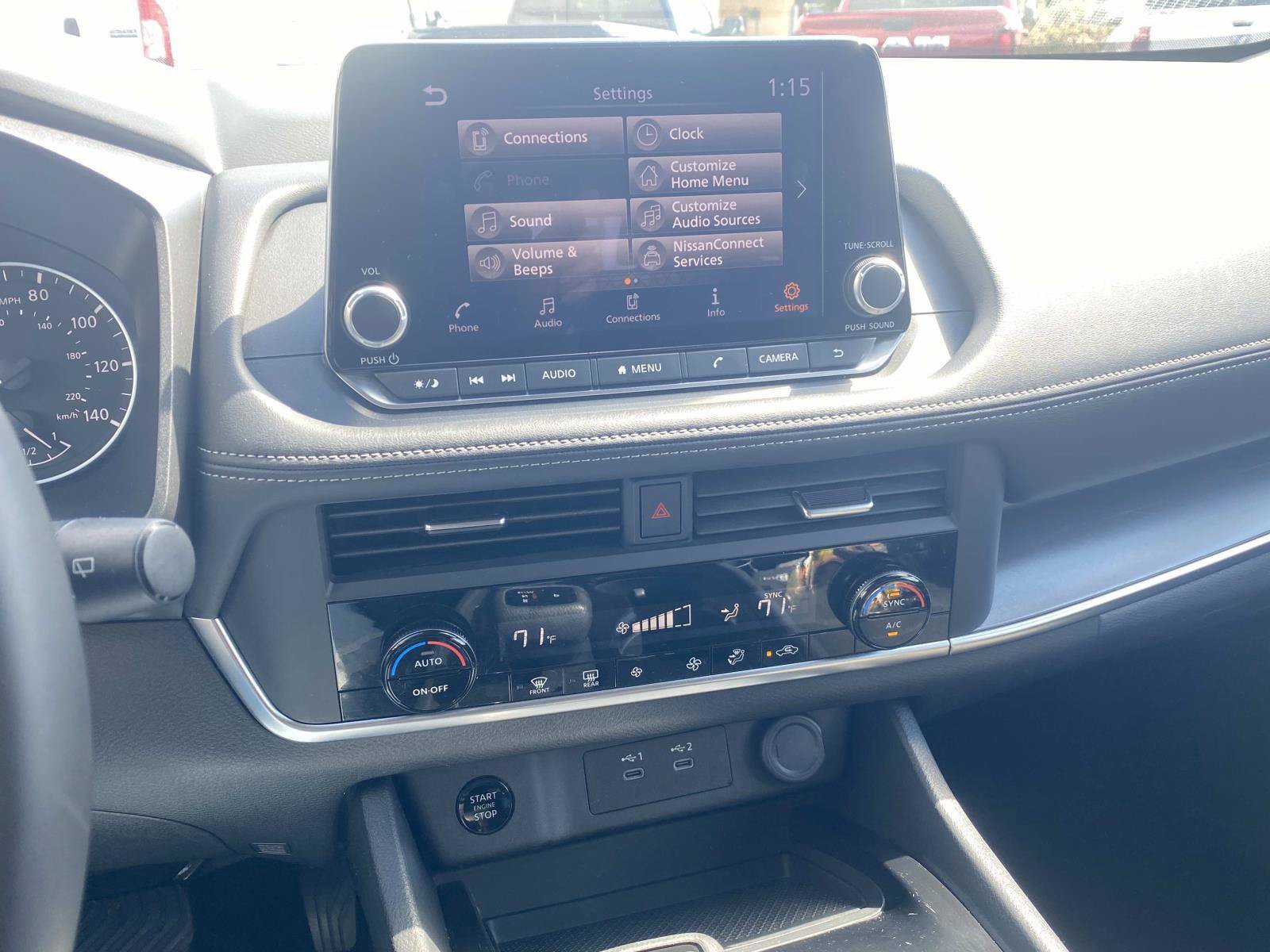 Used 2025 Nissan Rogue SV FWD image 28