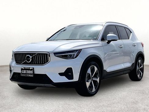 Used 2023 Volvo XC40 B4 Plus w/ Protection Package Premier FWD image 13