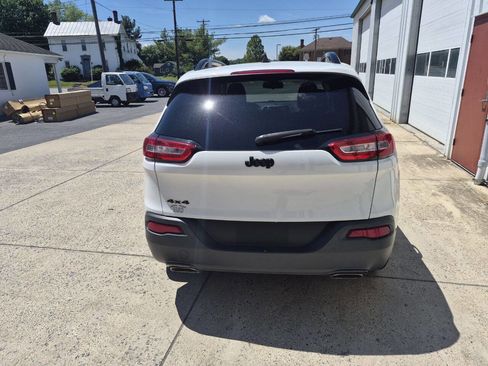 Used 2017 Jeep Cherokee Sport AWD/4WD image 2