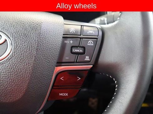 Used 2025 Toyota Camry SE image 21