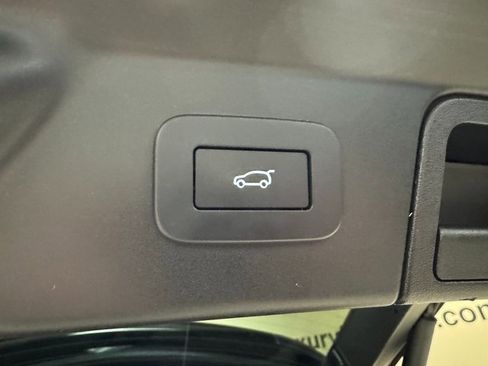 Used 2023 Land Rover Range Rover Velar S image 25