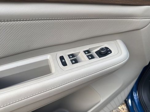 Used 2025 Volkswagen Atlas SE image 10