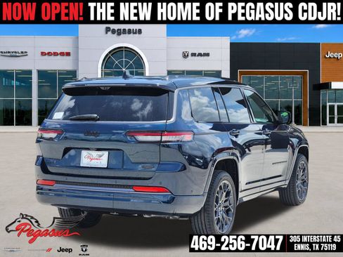 New 2026 Jeep Grand Cherokee L Summit w/ Obsidian Package AWD/4WD image 4