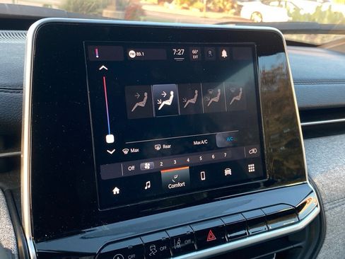 Used 2025 Jeep Compass Latitude image 21