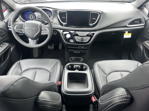 New 2026 Chrysler Pacifica Select AWD/4WD image 26