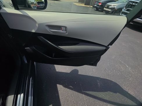Used 2023 Toyota Corolla LE FWD image 30