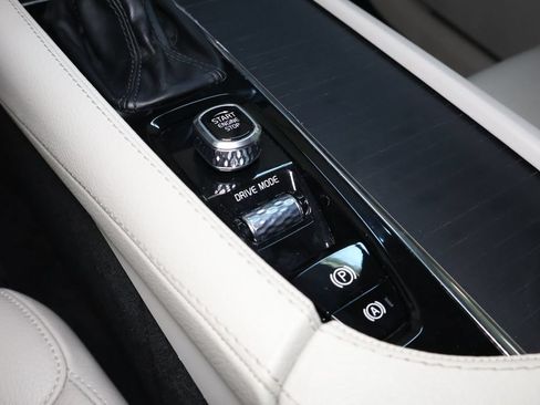 Used 2020 Volvo XC90 T6 Momentum w/ Protection Package Premier AWD/4WD image 37