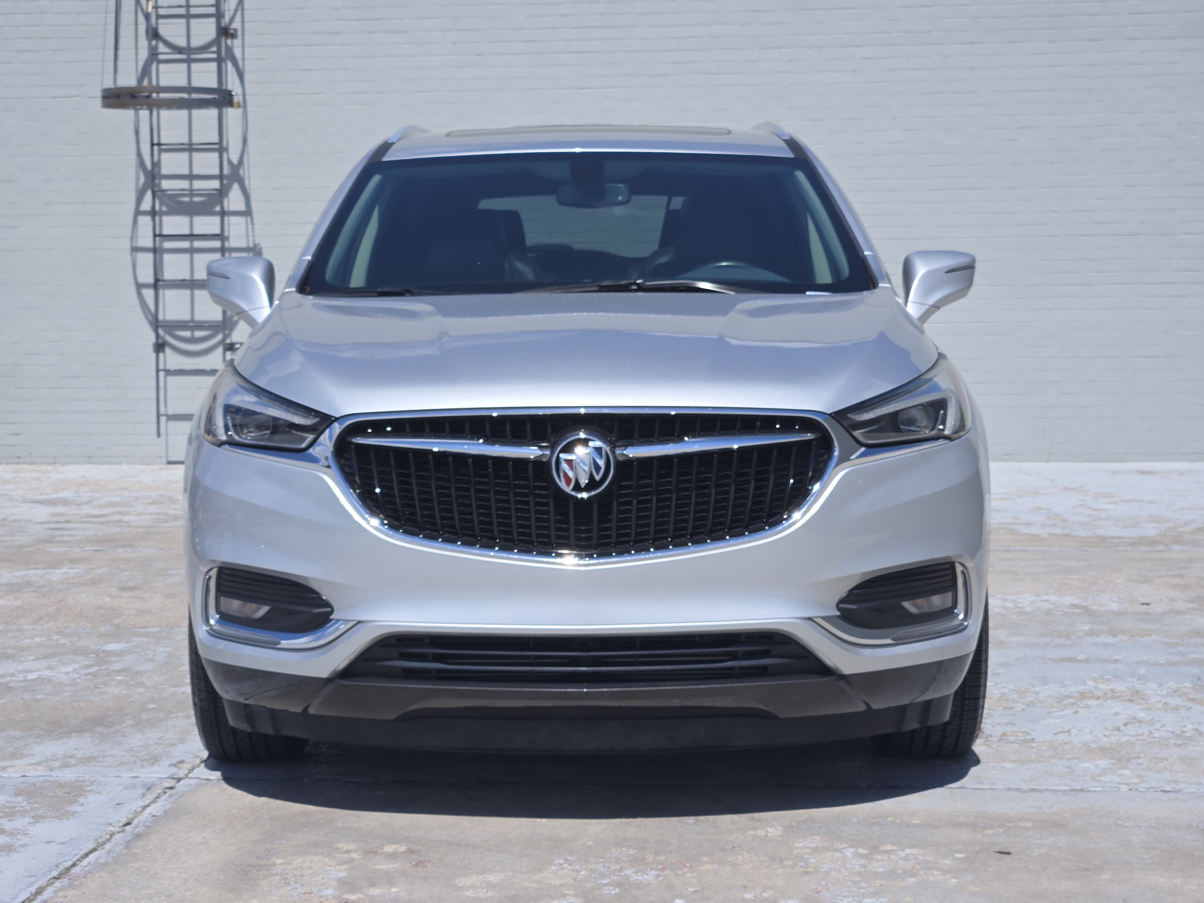 Used 2018 Buick Enclave Essence w/ Trailering Package FWD image 2