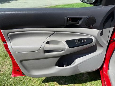 Used 2015 Toyota Tacoma 4x4 Access Cab w/ Convenience Package image 7