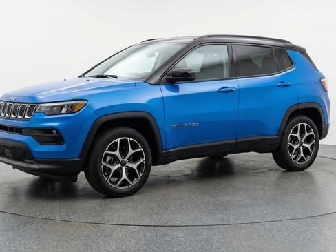 Used 2025 Jeep Compass Limited AWD/4WD image 3