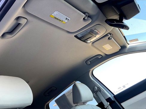 Used 2025 Kia Sorento S image 22