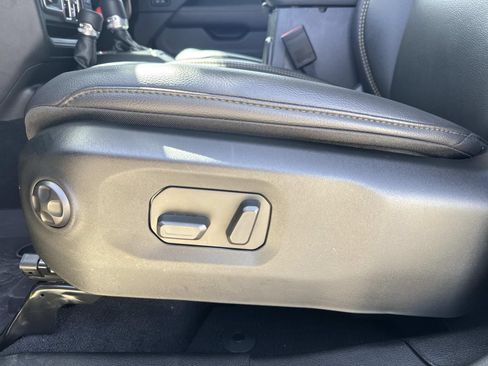 Used 2025 Jeep Gladiator Sport AWD/4WD image 18