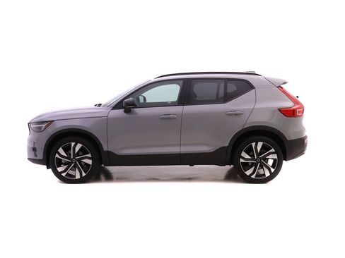 Certified 2024 Volvo XC40 B5 Plus w/ Protection Package Premier image 3