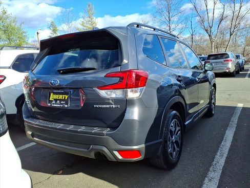 Used 2023 Subaru Forester Premium image 5