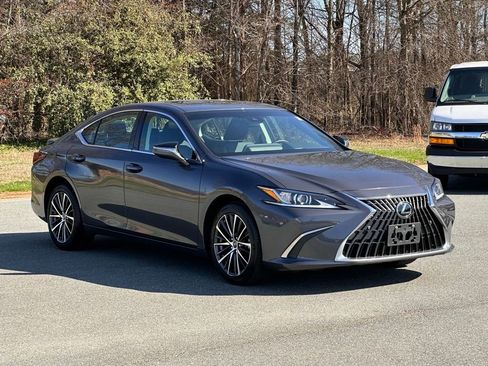 Used 2023 Lexus ES 250 w/ Premium Package image 10