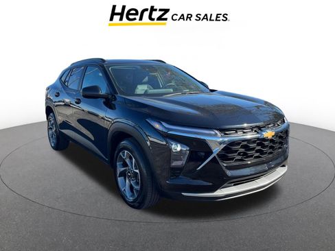 Used 2025 Chevrolet Trax LT w/ LT Convenience Package image 1