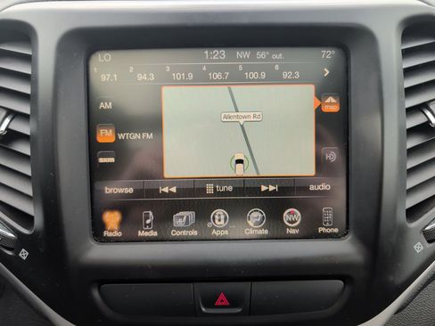 Used 2017 Jeep Cherokee Trailhawk w/ Comfort/Convenience Group image 12