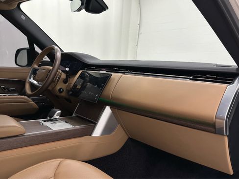 Used 2024 Land Rover Range Rover SE AWD/4WD image 16