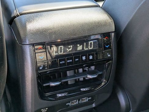 Used 2022 Jeep Grand Cherokee Overland w/ Luxury Tech Group IV AWD/4WD image 29