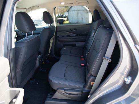 Used 2025 Nissan Pathfinder SV image 21