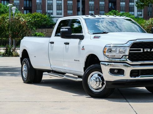 Used 2024 RAM 3500 Big Horn AWD/4WD image 4