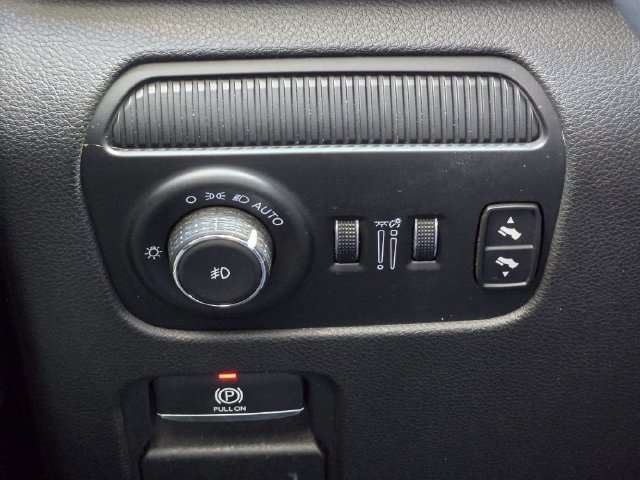 Used 2024 Jeep Wagoneer L Series II RWD image 21