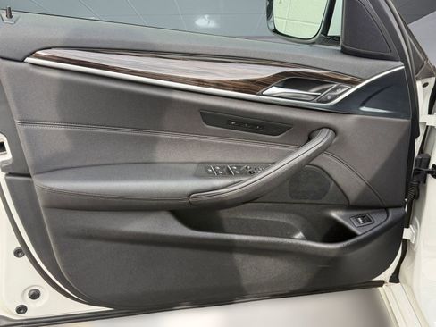 Used 2021 BMW 530i xDrive 530i xDrive w/ Convenience Package image 11