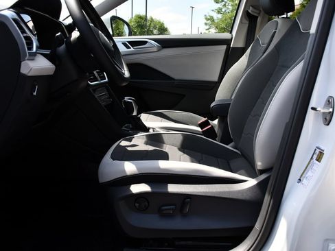 New 2026 Volkswagen Taos SE AWD/4WD image 14