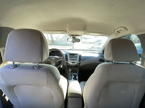 Used 2018 Chevrolet Cruze LS image 16