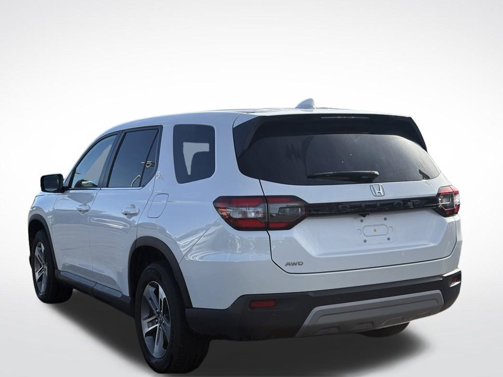 Used 2025 Honda Pilot EX-L image 3